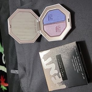 FENTY BEAUTY HIGHLIGHTER